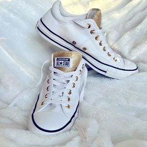 Excellent Condition White and Gold Converse All Stars women’s size 11